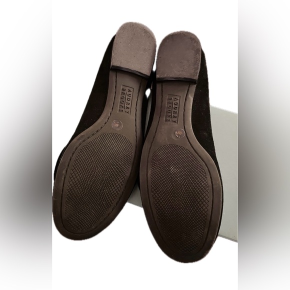 Woman’s suede black shoes ruffle size 6 - Picture 3 of 10